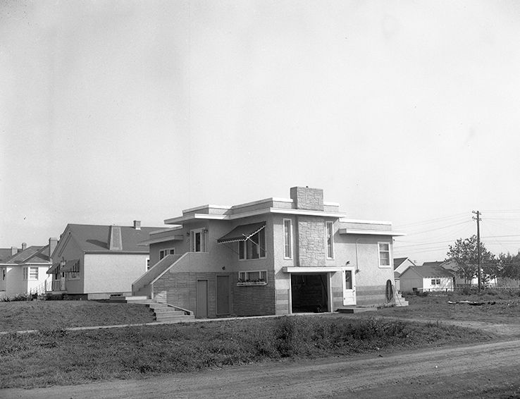 Photograph of Brodeur House taken in 1950, showing the exterior of the structure.