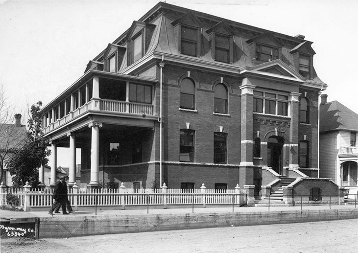 Photograph of the Edmonton Club, taken in 1913, showcasing its exterior.
