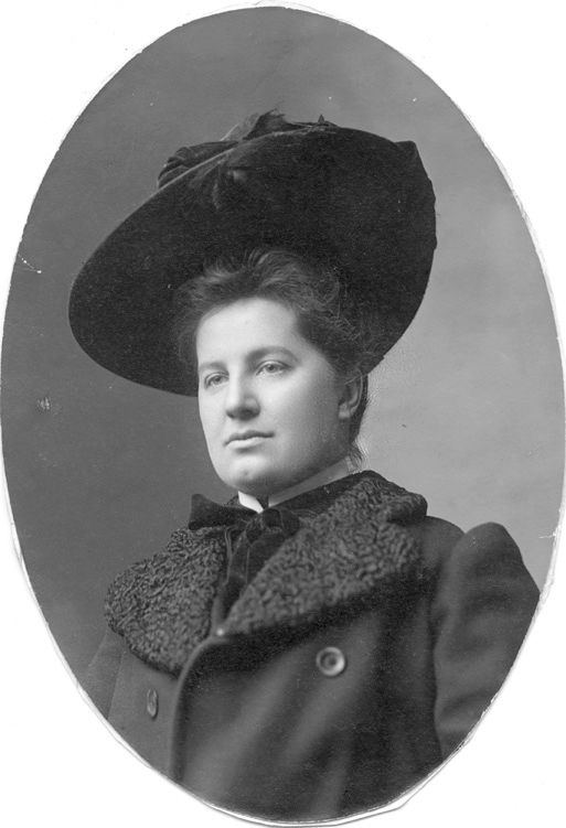 Emily Murphy in 1909. City of Edmonton Archives EA-10-1996.