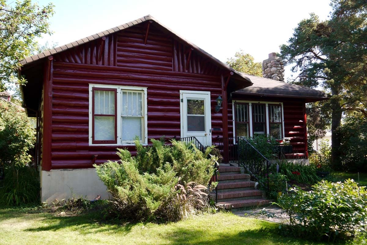 Field Log House, 2013, front elevation. Photo courtesy of Ann Hall.