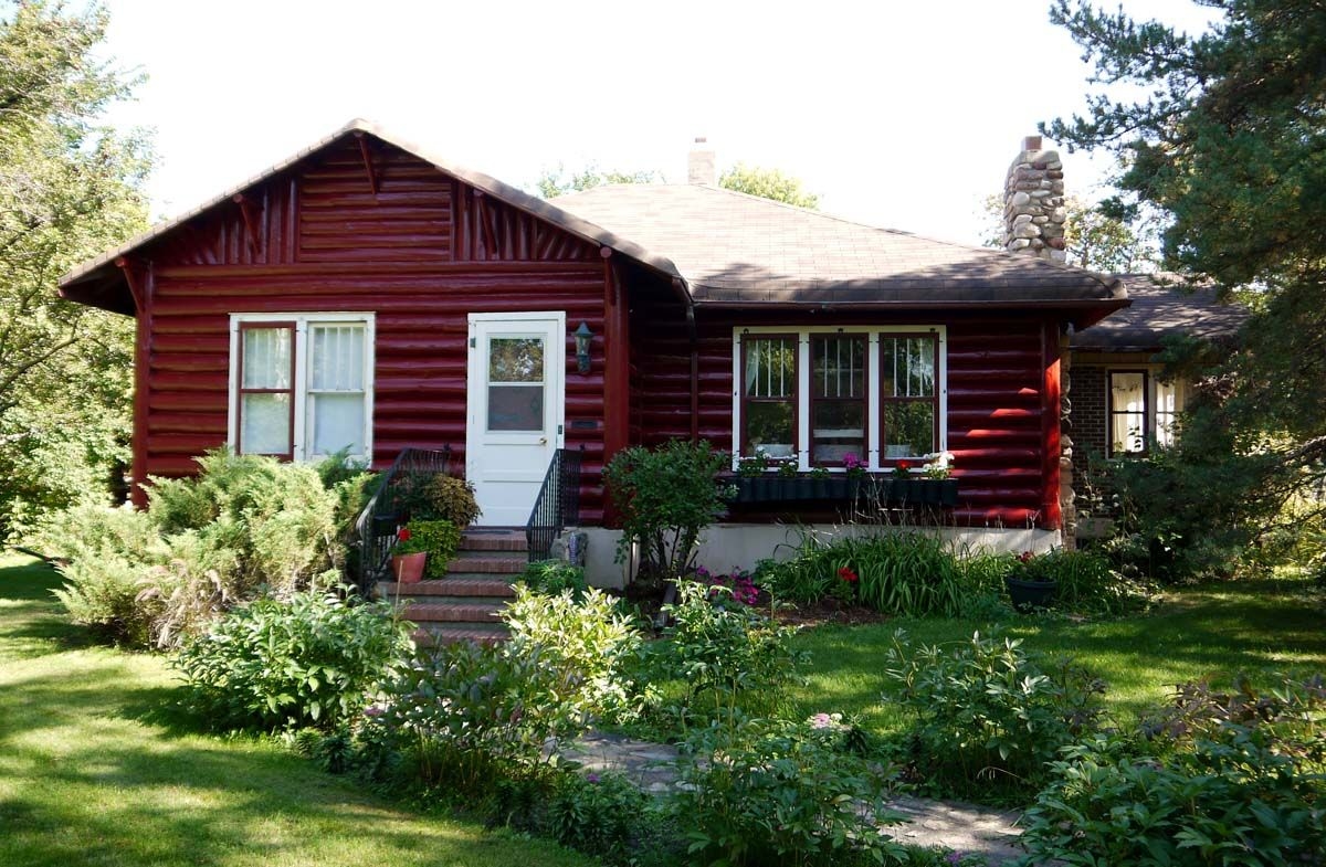 Field Log House, 2013, front view. Photo courtesy of Ann Hall.