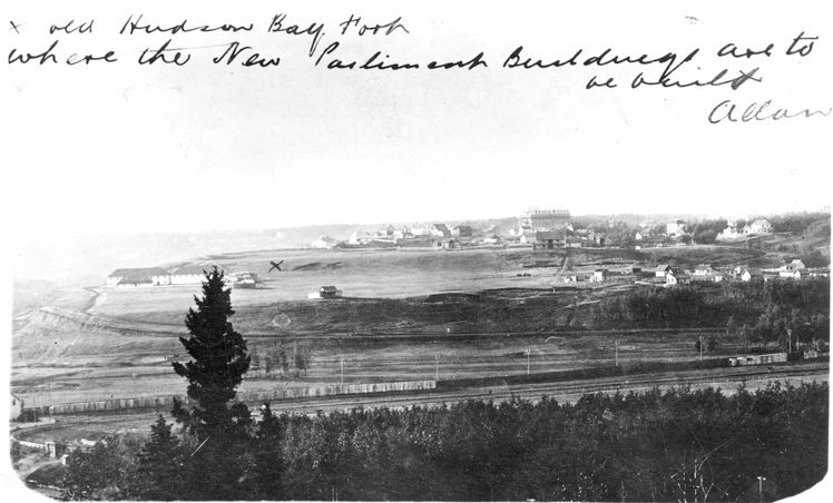 Fort Edmonton from Rossdale showing the future location of the Legislature, 1907