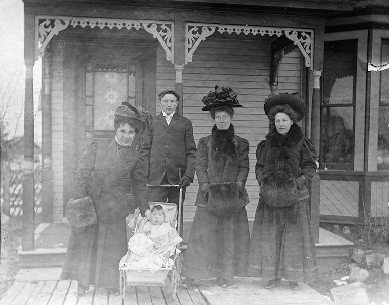 Exterior view of Sache House, built circa 1905 in Edmonton.