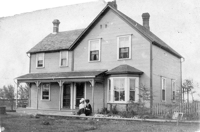 Exterior view of Sache House, circa 1910