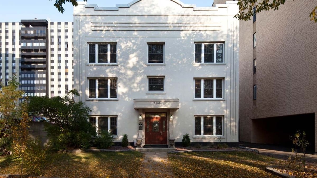 Photo of Balfour Manor, an exterior view captured by James Dow.
