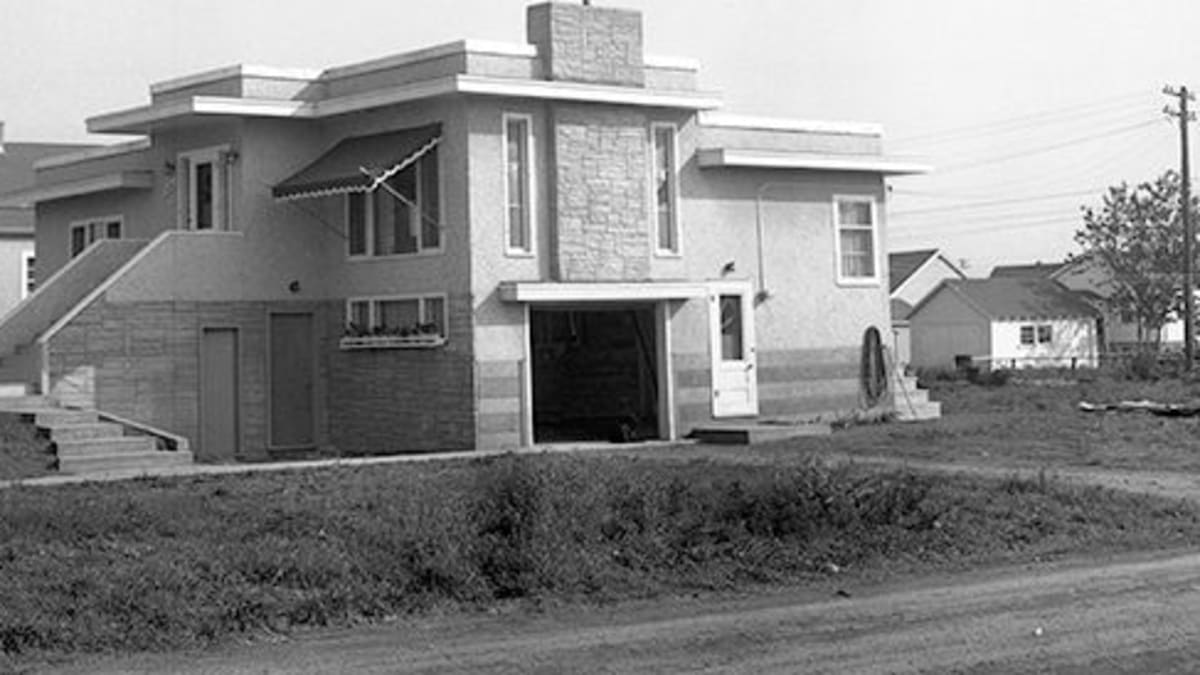 Photograph of Brodeur House taken in 1950, showing the exterior of the structure.