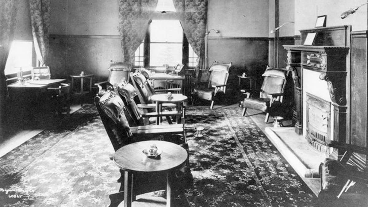 Interior view of the Edmonton Club in 1909