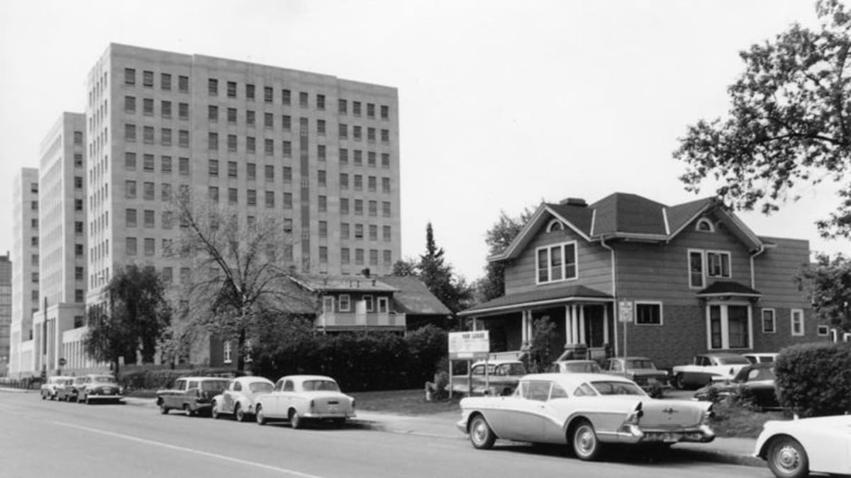 Exterior view of the Federal Building taken in 1963 from 107th Street, City of Edmonton Archives EA-33-293.