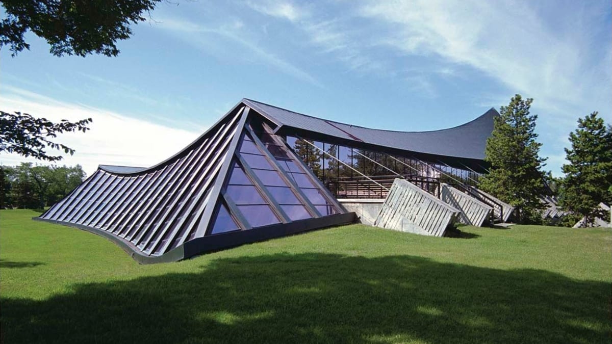 Exterior view of Peter Hemingway Pool showing its supports in 2008. Photo by James Dow.