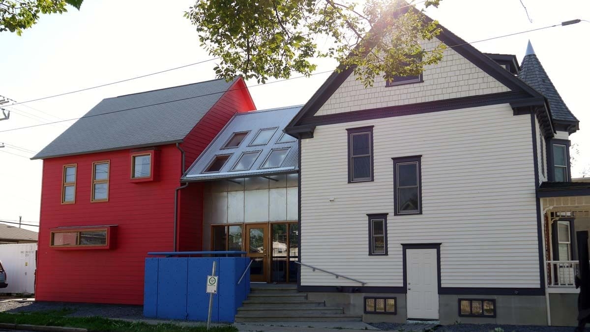 William Paskins Residence, 2013, side elevation with modern addition. Photo courtesy of Ann Hall.