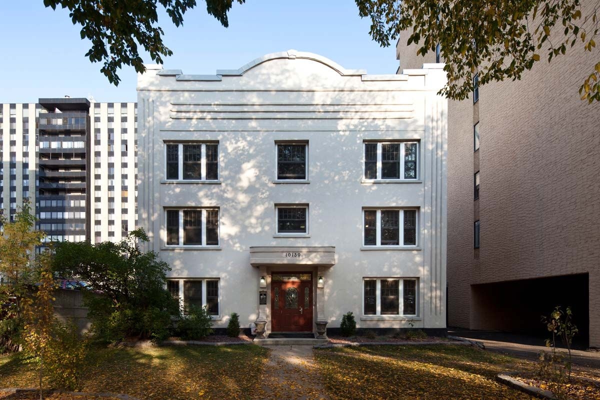 Photo of Balfour Manor, an exterior view captured by James Dow.