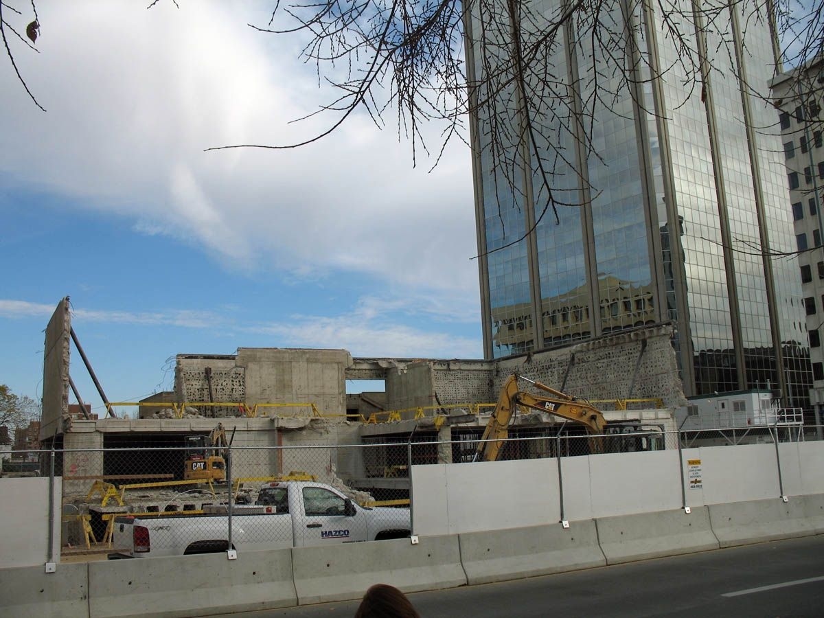 Exterior photograph of the Edmonton Art Gallery taken in 2007.