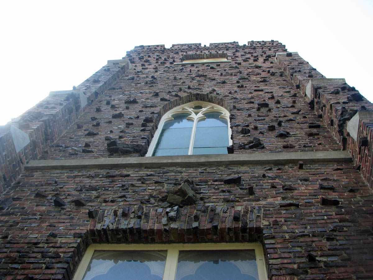 Photograph of Holy Trinity Anglican Church taken in 2010, showing the exterior.